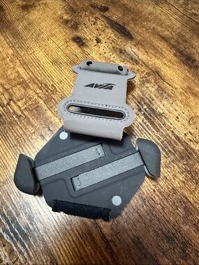 Avia Gray Universal Phone Armband Mount
